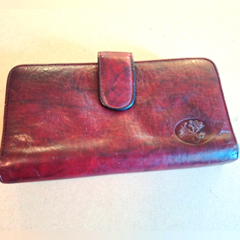 Buxton Marbled Red Cowhide Leather Wallet